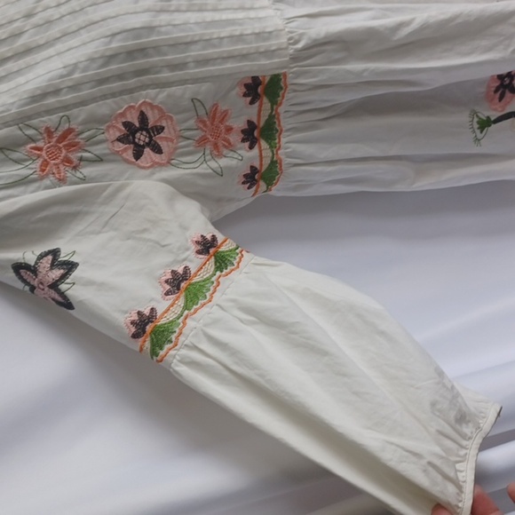 JJ’s Fairyland Long Sleeve Small Embroidered Tunic - Picture 3 of 7